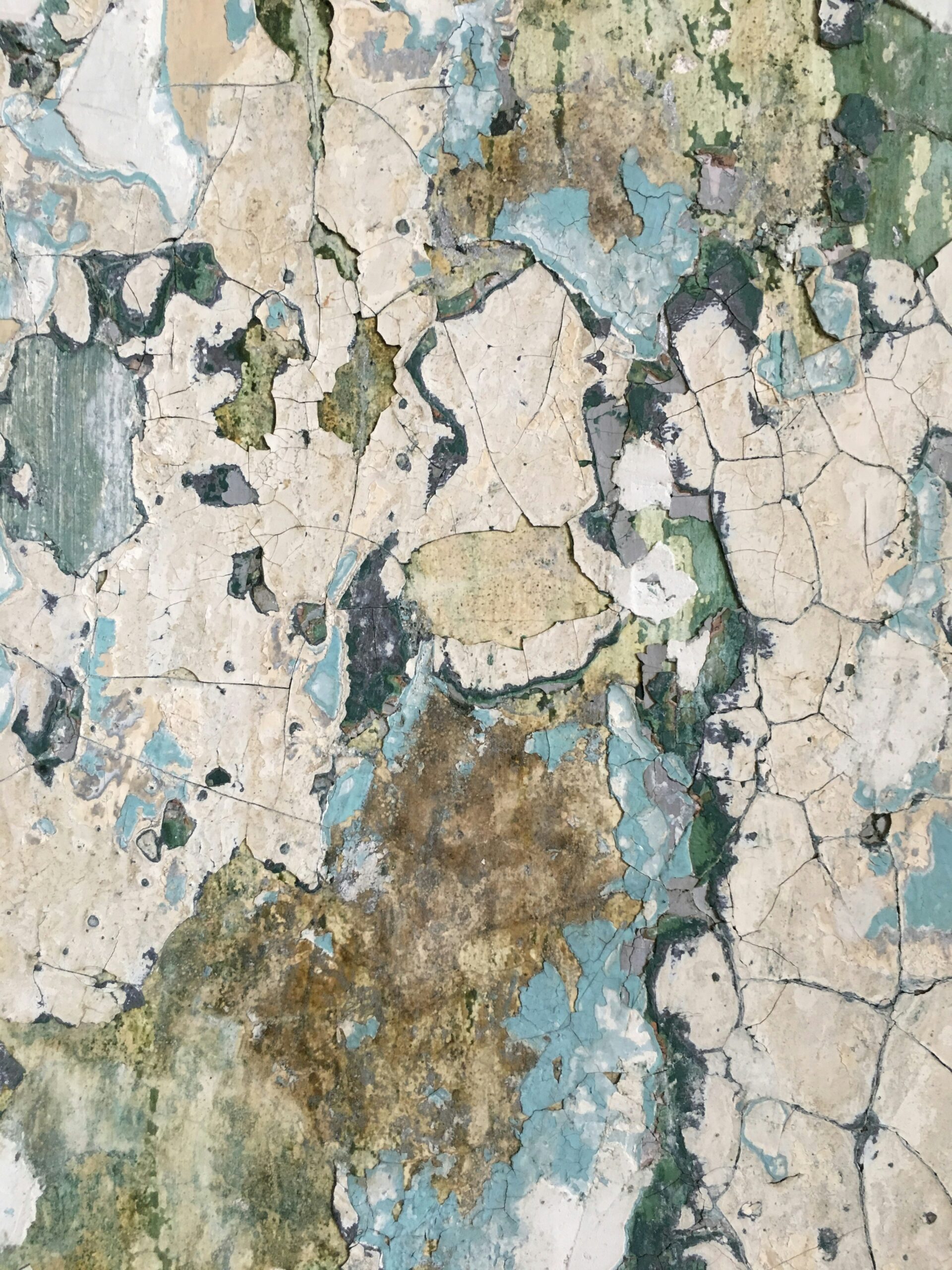 How Do I Blend In With My Surroundings Using Camouflage Gear?